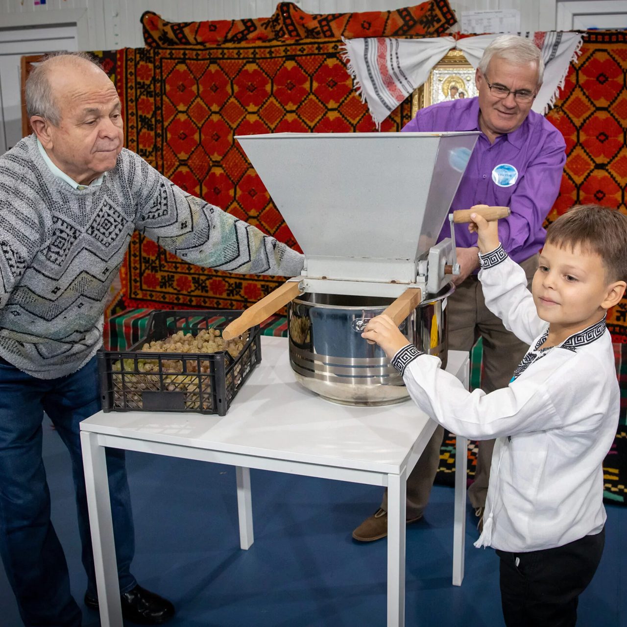 Povești pe genunchii bunicilor Povești pe genunchii bunicilor